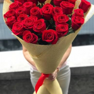 Букет из 31 очаровательных белых роз